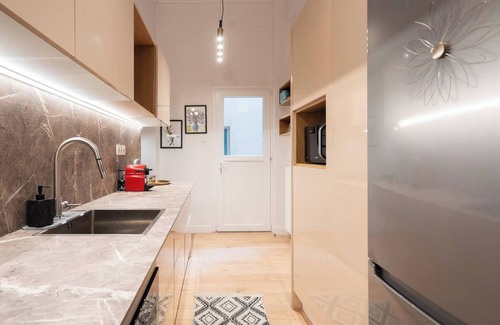 Petralona Apartment | 2BR Apt Private Backyard w/Washer & Dryer