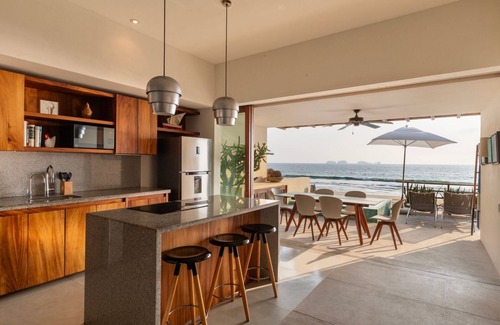 Ixtapa Villa | 2BR Beachfront Villa + Pool, Style & Sea Views