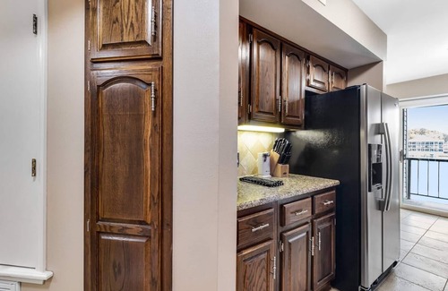 Lake Hamilton Condo | 2BR Condo with Hot Tub & Pool