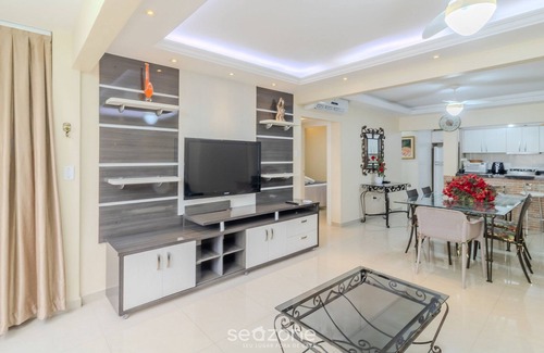 Centro Apartment | 2BR Full apt Beachfront Ese0102