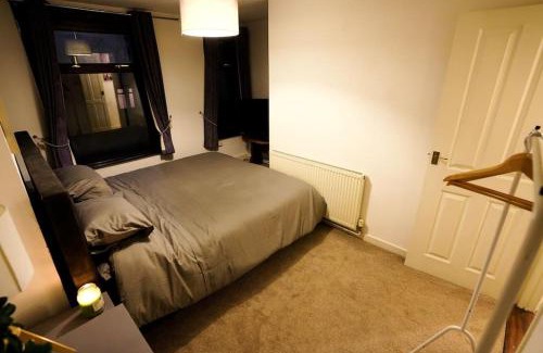 Ipswich House | 2BR Home W/en-suite toilet, Town Centre Ipswich.