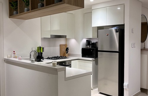 Ras Al Khor Industrial Area Apartment | 2BR on 44th Floor, Burj View, Walk to Dubai Mall