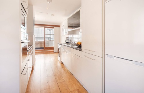 The City of London Apartment | 2BR Penthouse with Terrace in the Heart of Holborn
