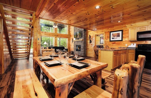 Pigeon Forge Cabin | 2BR, sleeps up to 10, less than 8 minutes to Dollywood, Island, Parkway!