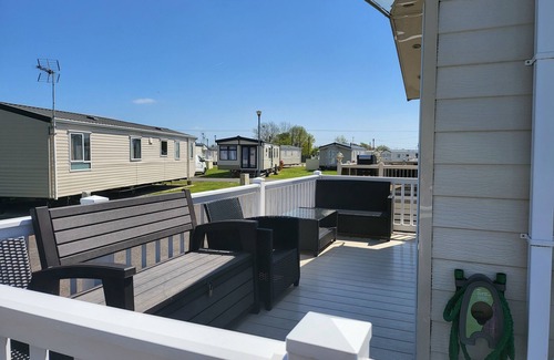 Clacton-on-Sea House | 2br-sleeps6-fireplace-parking-patio-seaside