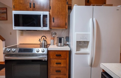 Lawrence Apartment | [2BR]The Mocha StayAwhile Retreat