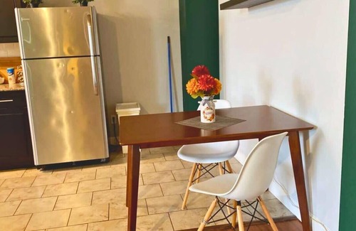 DeBaliviere Place Apartment | 2BR W&D 6th FloorMins to Forest Park, CWE