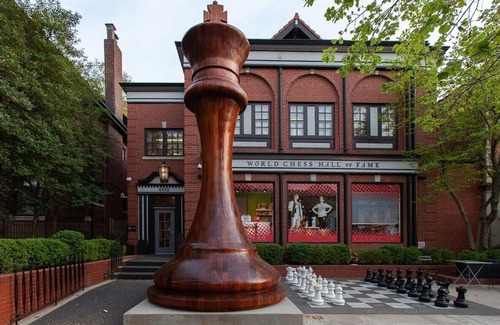 DeBaliviere Place Apartment | 2BR W&D 6th FloorMins to Forest Park, CWE