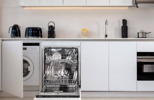 Sheikh Zayed Road Apartment | 2BR With Balcony Near World Trade Center Dubai