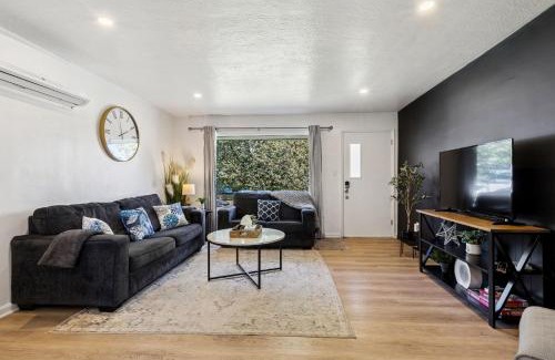 Parma Heights House | 2BR with Private Hot Tub