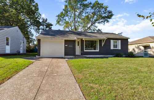 Parma Heights House | 2BR with Private Hot Tub