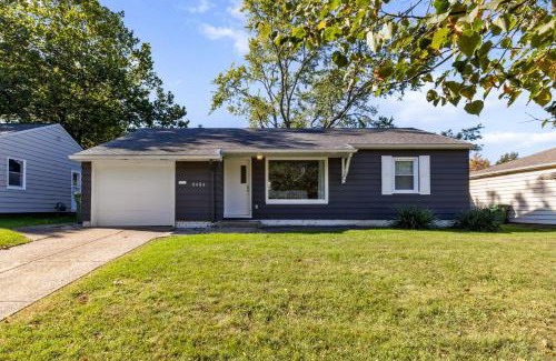 Parma Heights House | 2BR with Private Hot Tub