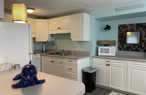 Myrtle Beach Cottage | 2BR1BA Close to Beach! Ocean Lakes! Golf cart incl. BR Remodeled. Newly Painted.