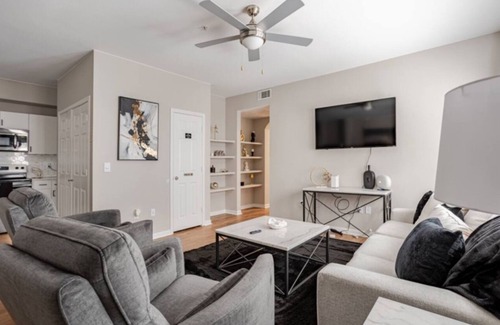 Downtown Oklahoma City Apartment | 2BR2BA Luxury Apt in Bricktown,Walk to Riverwalk & OU Med Center w Gym & Pool