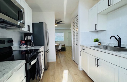 Highland Garden House | 2BRx2BA Hollywood Beach Retreat with Free Parking, High Speed Internet and AC