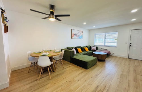 Highland Garden House | 2BRx2BA Hollywood Beach Retreat with Free Parking, High Speed Internet and AC