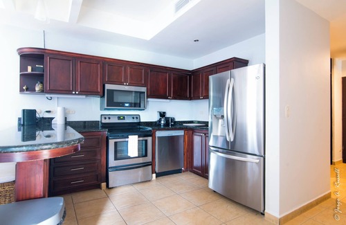 Barrio Los Villalobos Condo | 2n floor Condo with ocean view, wifi, pool, kitchen, 3 bedrooms, 2.5 bath, Jaco