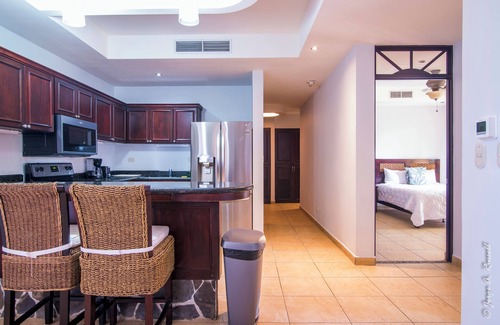 Barrio Los Villalobos Condo | 2n floor Condo with ocean view, wifi, pool, kitchen, 3 bedrooms, 2.5 bath, Jaco