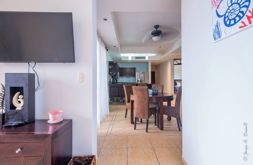 Barrio Los Villalobos Condo | 2n floor Condo with ocean view, wifi, pool, kitchen, 3 bedrooms, 2.5 bath, Jaco