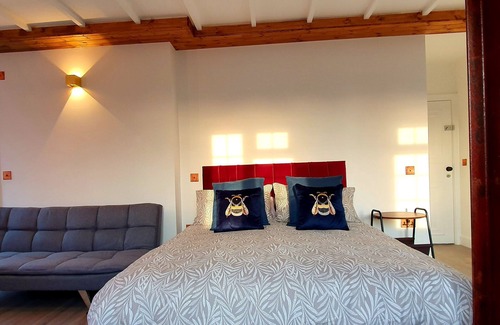 Islington Hotel | 2nd floor deluxe large jacuzzi ensuite - Angel, N1