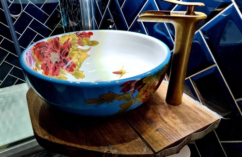 Islington Hotel | 2nd floor deluxe large jacuzzi ensuite - Angel, N1