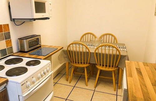 Blackpool Town Center Apartment | 2nd floor double & bunk bed room apartment 5 minuets walk from town.