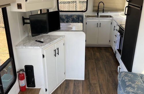 Moreno Valley House | 2RV/Stunning and comfortableCamper/private/freeparking/internet and Netflix