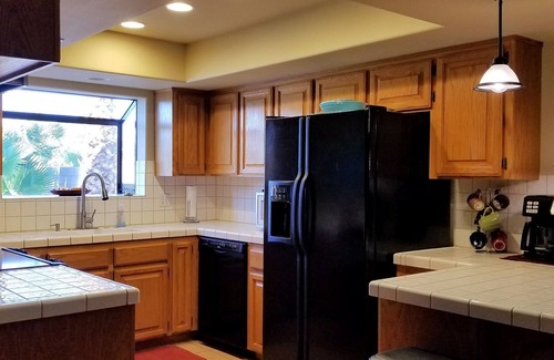 Bullhead City House | 3/2 custom pool home, gated marina. Sleeps 6, Dogs OK, 40 acre greenbelt 30 days