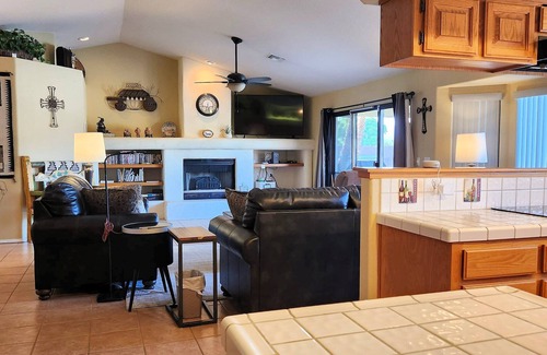 Bullhead City House | 3/2 custom pool home, gated marina. Sleeps 6, Dogs OK, 40 acre greenbelt 30 days