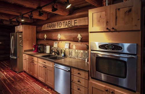 Brownsburg Cabin | 3 acre Lake, Farm Animals Petting Zoo, Horses and Horseback Riding, Room to roam