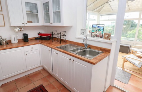 Llanelli House | 3 AELYBRYN, pet friendly, country holiday cottage in Pwll