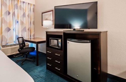 Blaine House | 3 Awesome Units Near Wheeling Heritage Port, National Imperial Glass Museum