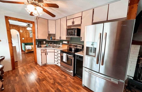 West Newton House | 3 bd/10 min to dwtwn/Washer-Dryer