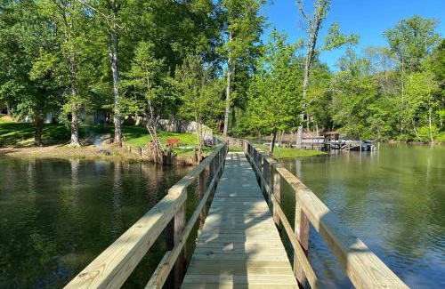 Harbor House House | 3-BDR Direct Waterfront Cottage