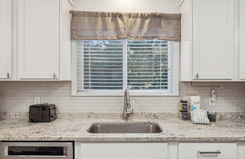 Lawton Woods House | 3 BDR Stay for 8 Near Beach, Shops, & Golf Course!