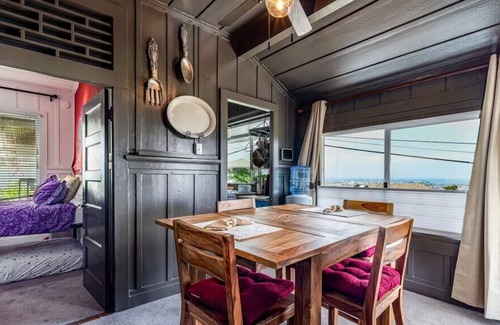 Liliha - Kapalama House | 3 bdrm/2 bth family stay: ocean view, in town, etc