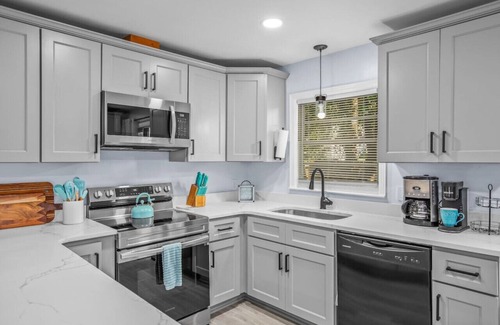 High Point Apartment | 3 Bdrm Close to Downtown High Point & Dog Friendly