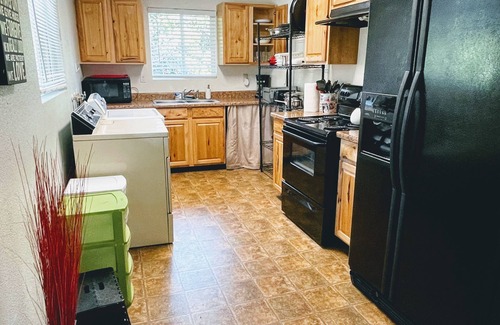 Redding Apartment | 3 Bdrm, Downtown Apartment Near Hospitals & Cafes