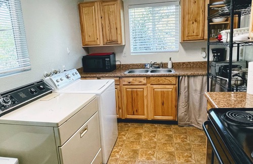 Redding Apartment | 3 Bdrm, Downtown Apartment Near Hospitals & Cafes