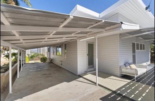Townsville House | 3 bdrm Home in City Heart
