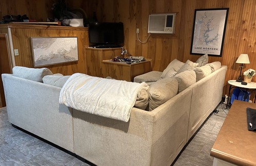 Henderson House | 3 Bed 1 Bath Lake House- LAKE NORFORK FUN!