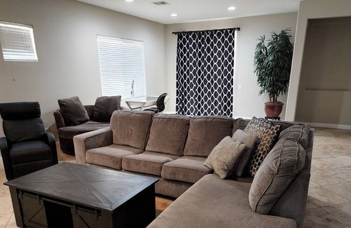 Henderson House | 3 Bed 1 Story - Close to Strip and Airport