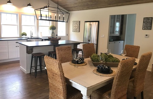 Three Oaks House | 3 bed/2 bath designer home 100 steps to Journeyman! Just 30 mins to Notre Dame!