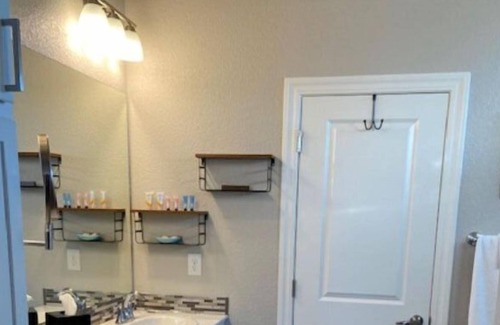 Fernley House | 3 bed / 2 bath with Office Beautifully Appointed Home on 9th Fairway in Fernley