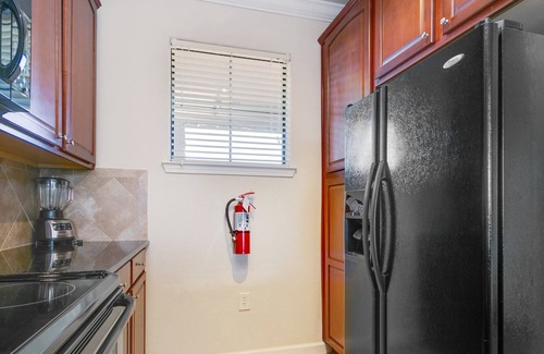 Wellington Condo | 3 Bed 3 Bath Pool View High End Corner Apartment