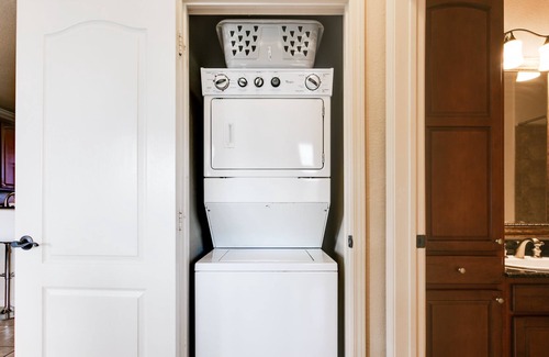 Wellington Condo | 3 Bed 3 Bath Pool View High End Corner Apartment