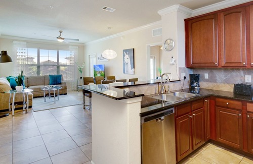 Wellington Condo | 3 Bed 3 Bath Pool View High End Corner Apartment