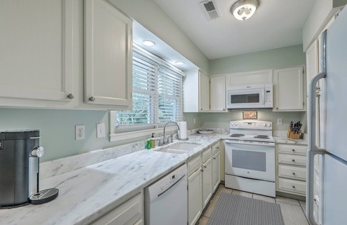 Tarpon Pond Cottage | 3 bed 3 bath with loft near everything. Pets welcome.