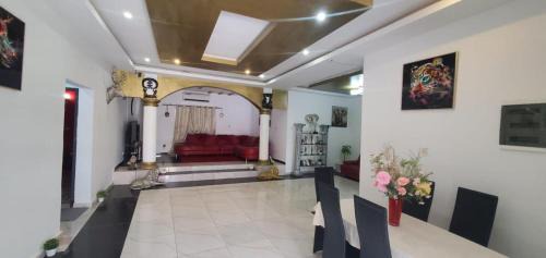 Angre Apartment | 3-Bed Apartment Sleeps 6 - Garden Parking Pets