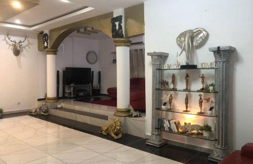 Angre Apartment | 3-Bed Apartment Sleeps 6 - Garden Parking Pets